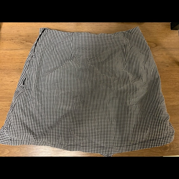 checkered mini skirt  only worn a few times - Picture 2 of 2